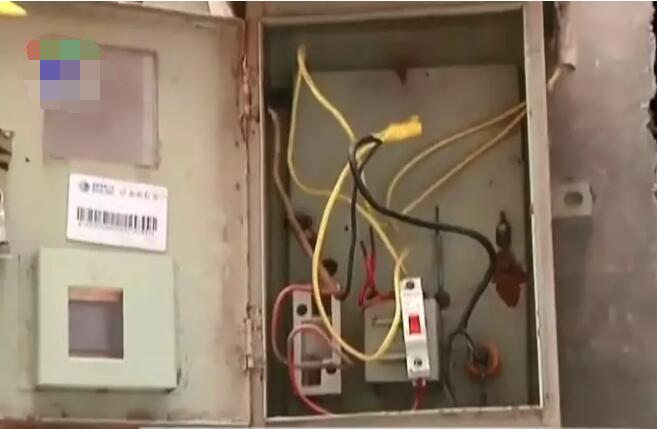 洛陽(yáng)城中村竊電被懲治 電表箱內(nèi)居然沒(méi)有電表